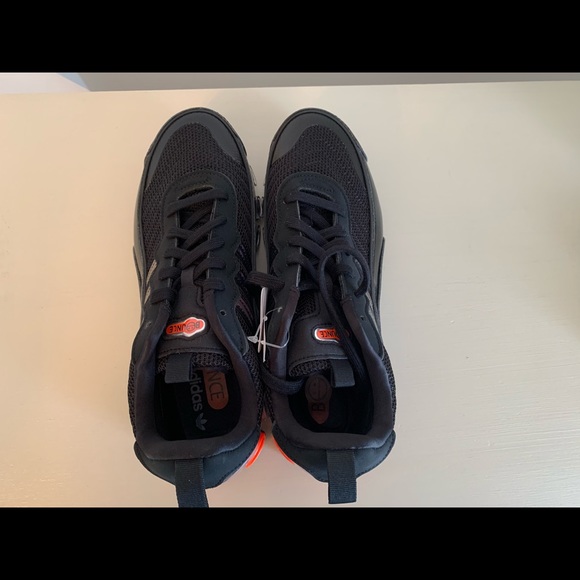 Hi I am selling brand new Adidas shoes microbounce - Picture 4 of 6